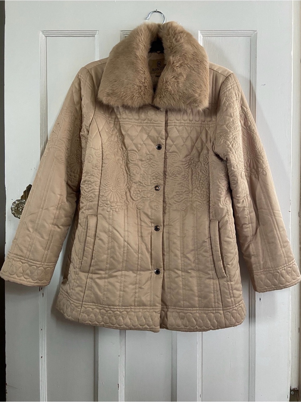 MONTINI Vintage 2000s Beige Floral Quilted Jacket with Fur Collar